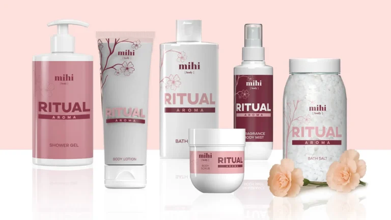 La gamme complète Aroma Ritual Mihi Care disposée dans une ambiance cocooning pour un spa à domicile.